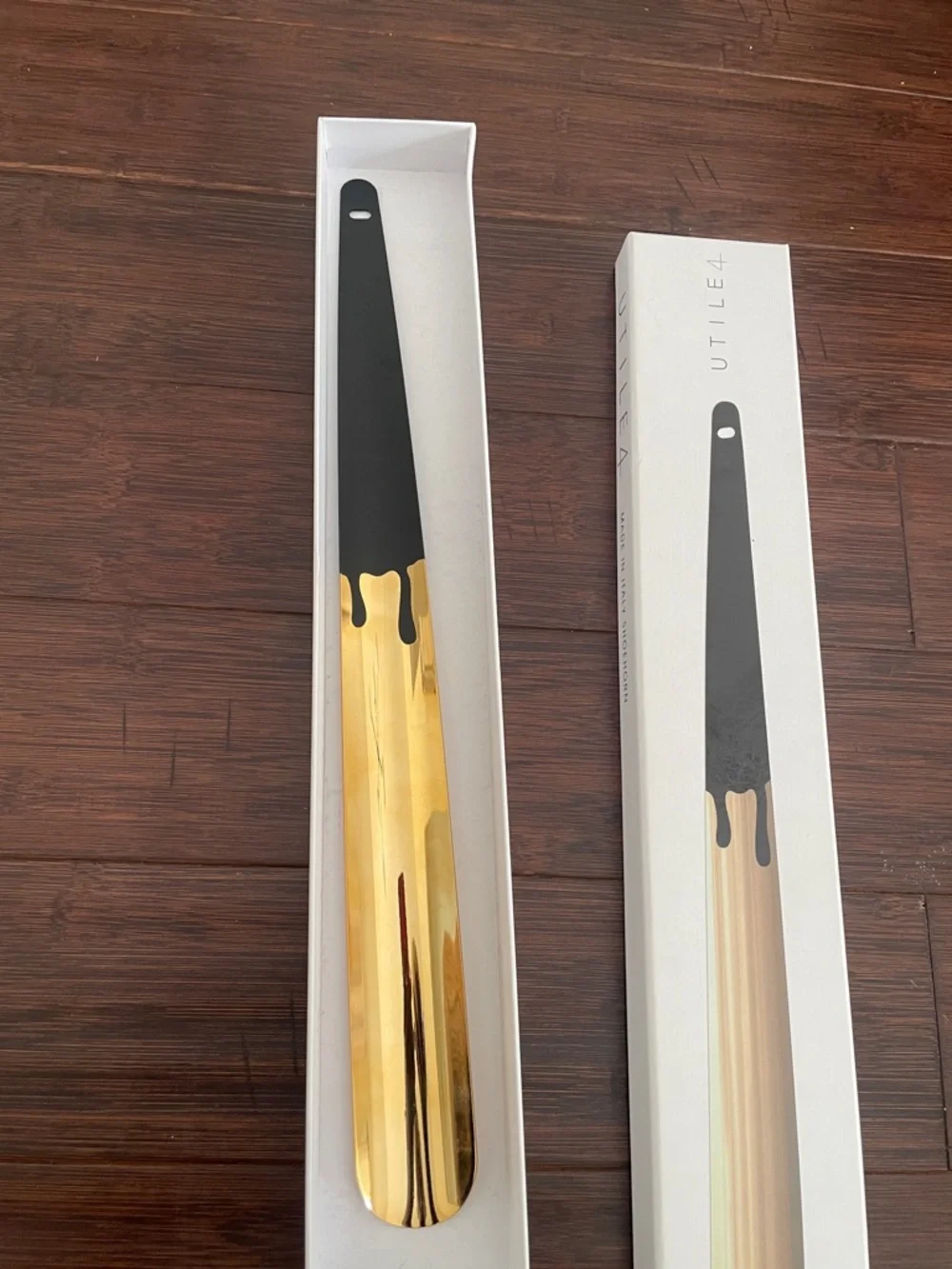 Utile 4 Metallic Gold & Black color grip shoehorn